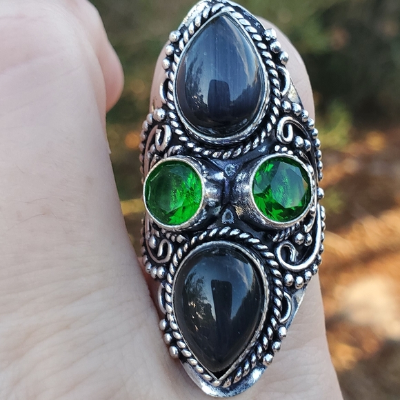 New Cat Eye & Peridot Silver Statement Ring. - Picture 6 of 16